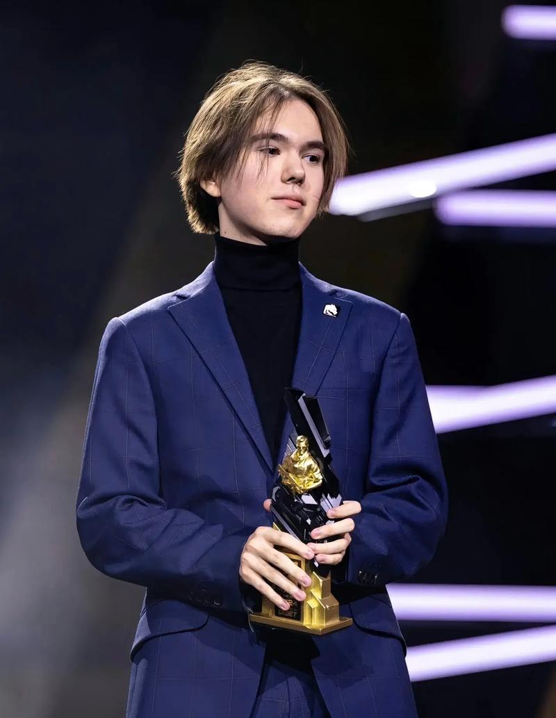 CS2再次打破在线记录，时隔一个月